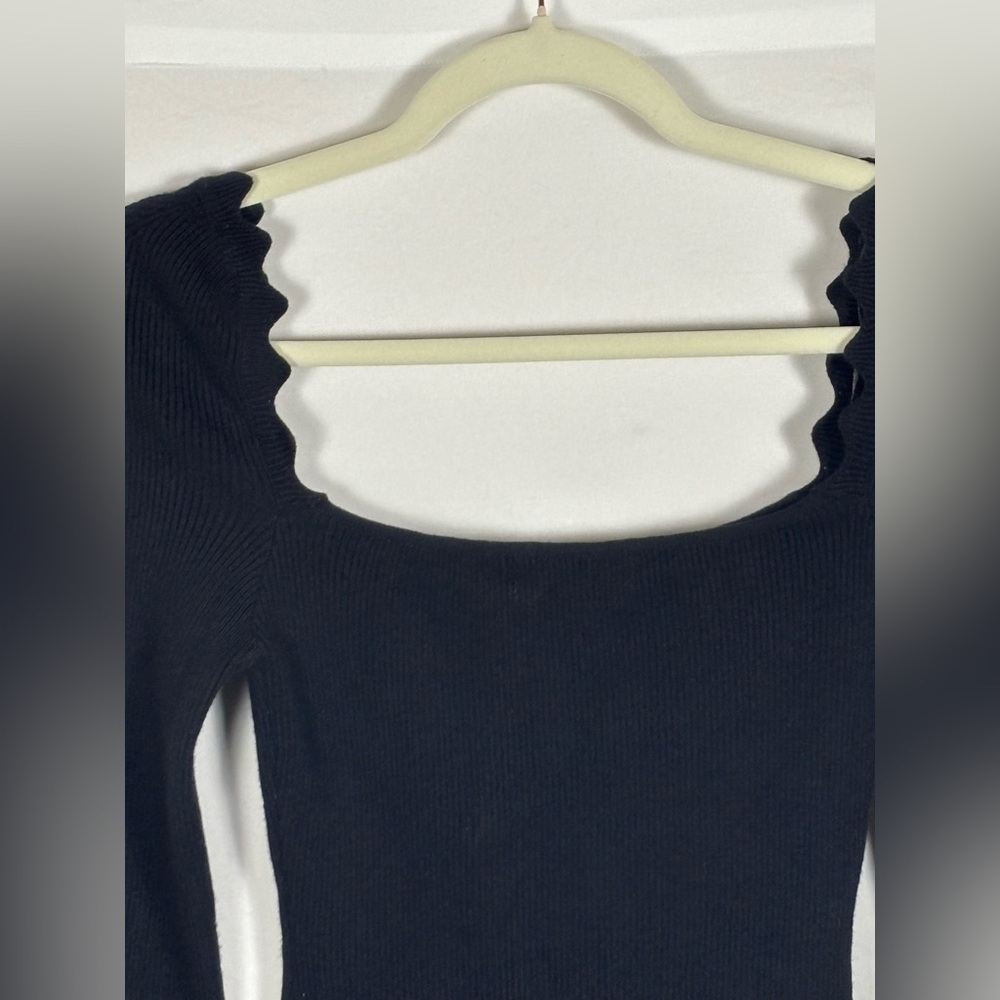 Lalavon Top Scalloped Long Sleeve Black- Large - Picture 10 of 11
